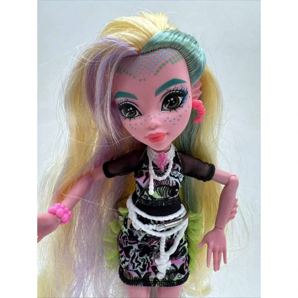 Monster High G3 Day Out Lagoona Blue W/ Stand And Accessories